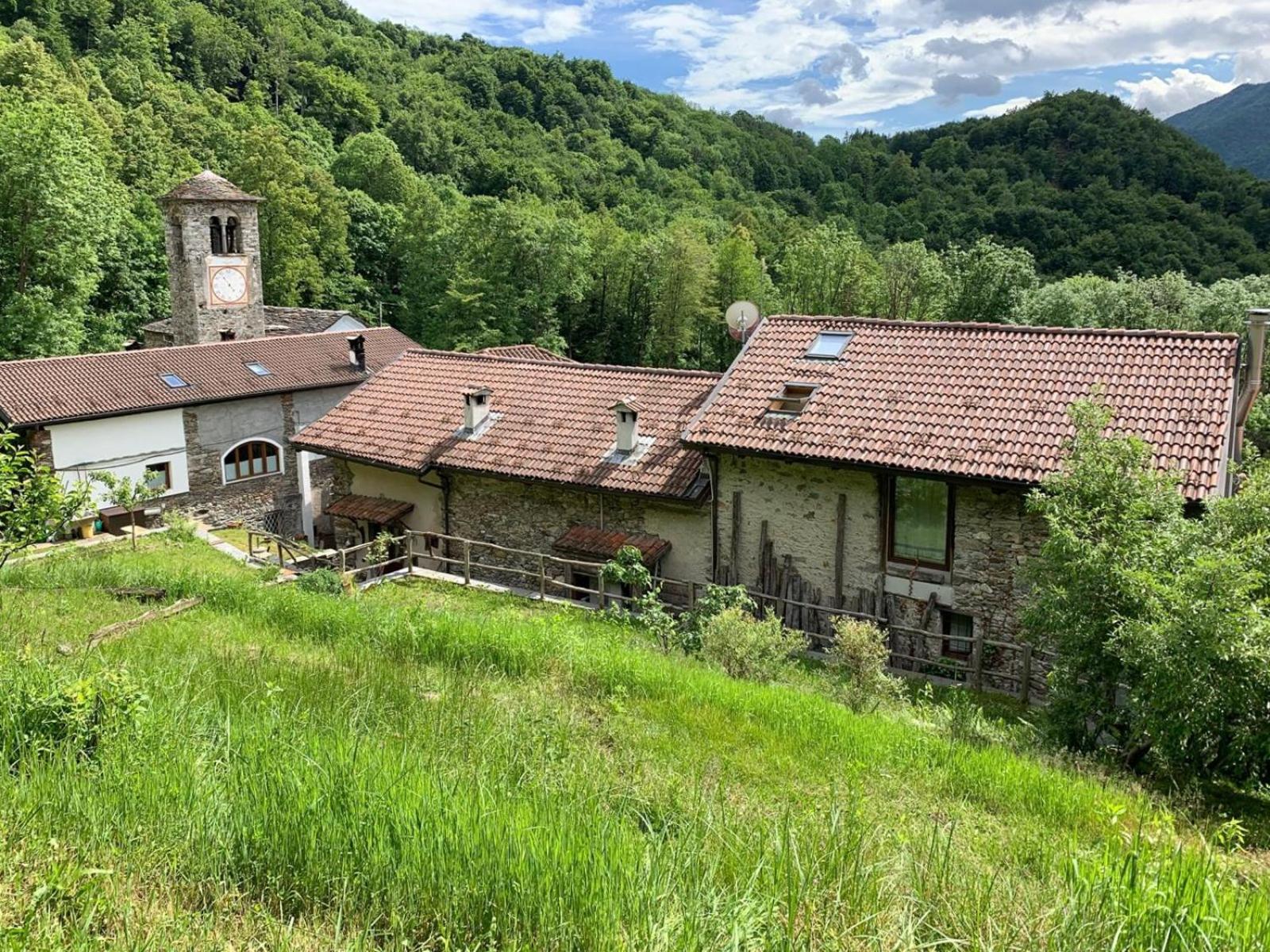 Affittacamere Montagne Verdi Varallo Exterior photo